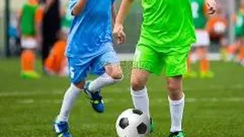 查理・萨维奇英甲再展雄风，曼联离队后重焕光彩