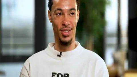 铃木彩艳拒绝曼联转会提议，专注备战2024年巴黎奥运会足球赛事