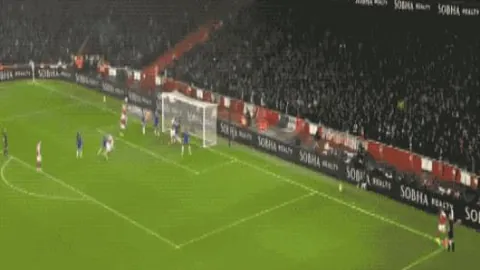 “静享片刻：亚马尔分享孔德赛前盖毛巾瞬间视频”